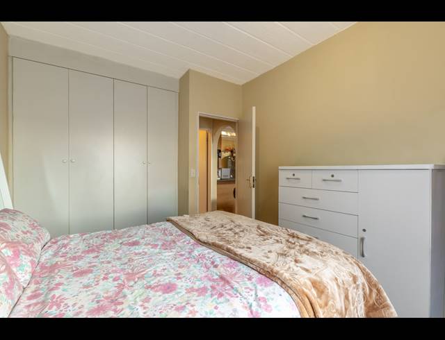 1 BEDROOM APARTMENT FOR SALE IN PAULSHOF